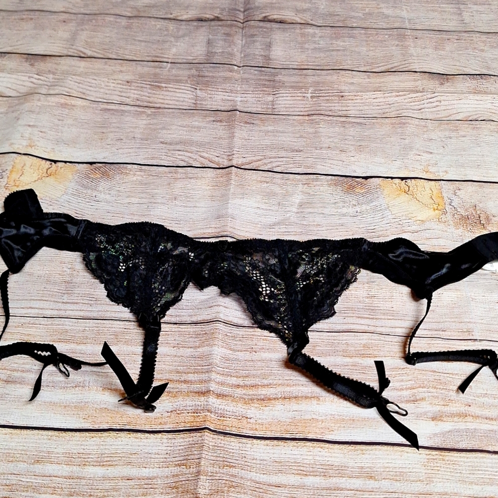 Victoria Secret garter belt black M